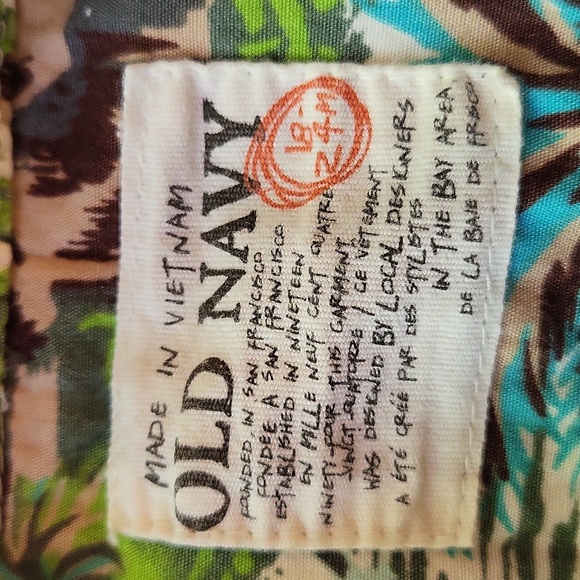 Old Navy Hawaiian print cotton button down shirt - Picture 2 of 4